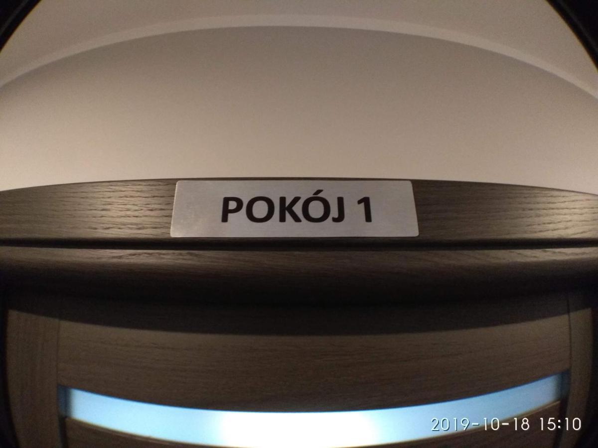 2120 Przyjazni 4 - Tanie Pokoje - Samodzielne Zameldowanie - Self Check In Πόζναν Εξωτερικό φωτογραφία
