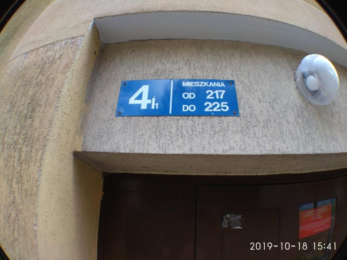 2120 Przyjazni 4 - Tanie Pokoje - Samodzielne Zameldowanie - Self Check In Πόζναν Εξωτερικό φωτογραφία